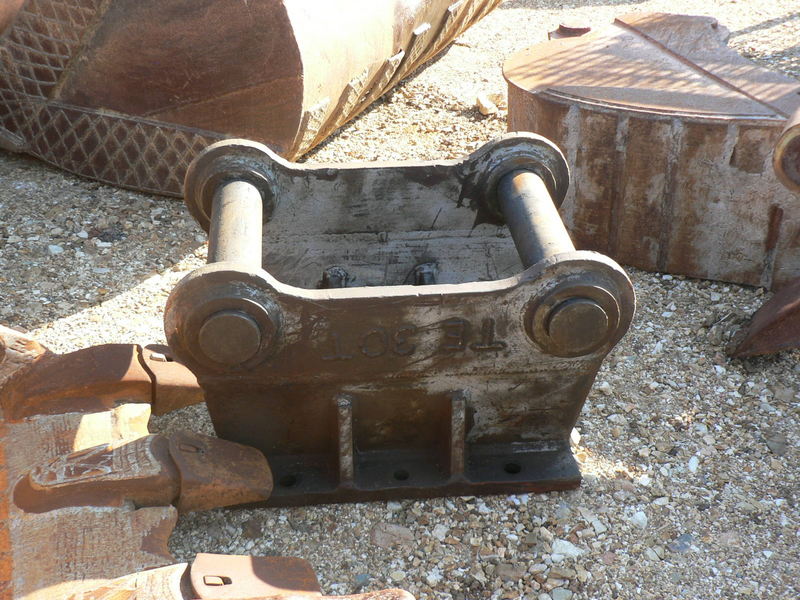 30 TON HITCH 413-8