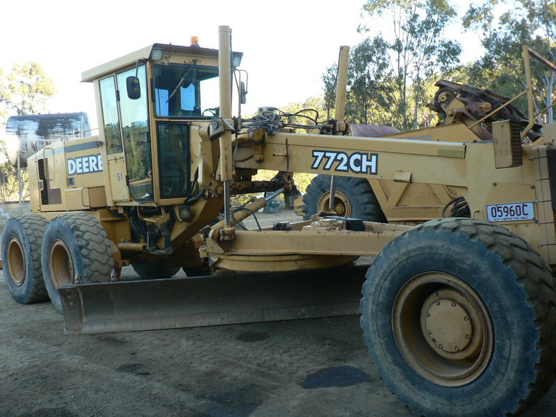 2002 JOHN DEERE 772CH MOTOR GRADER 577466