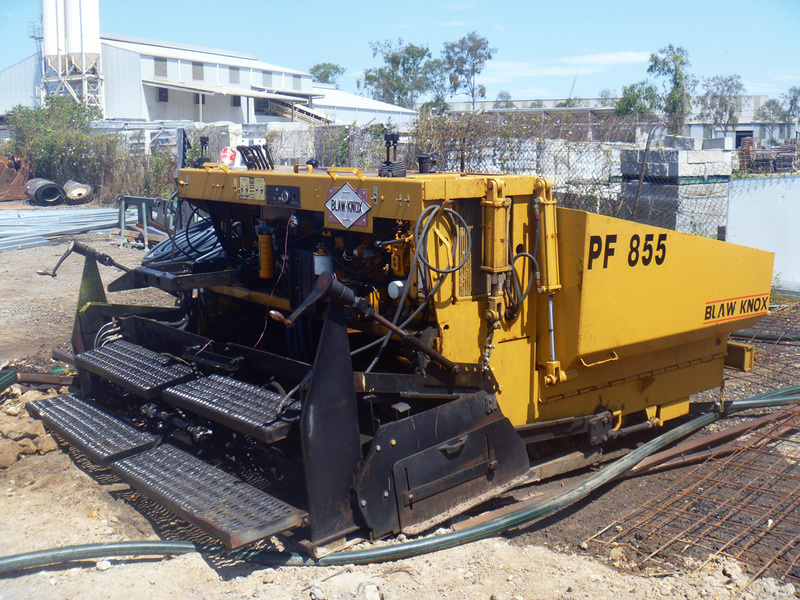BLAW KNOX PAVING MACHINE