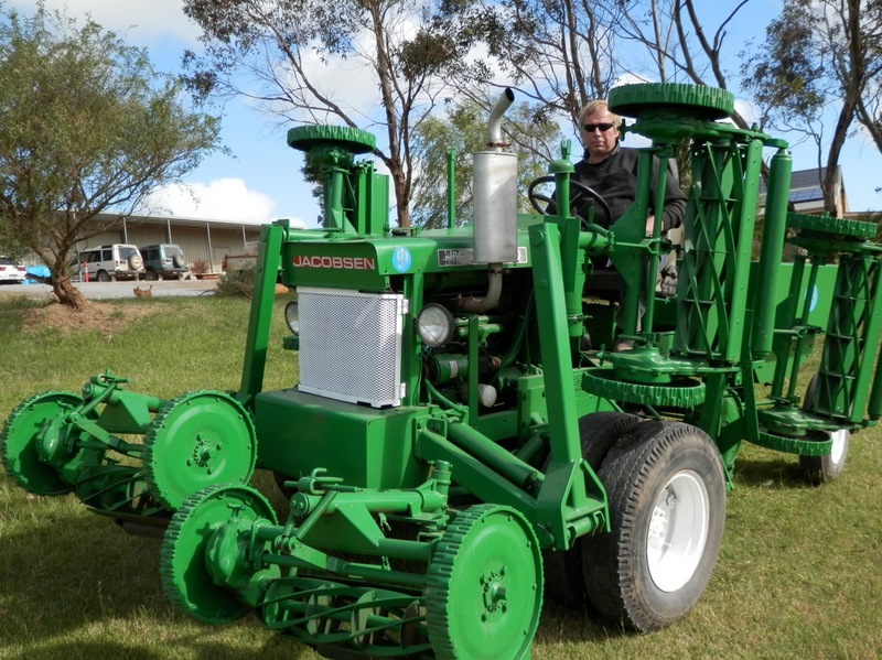 JACOBSEN MOWING TRACTOR F-10