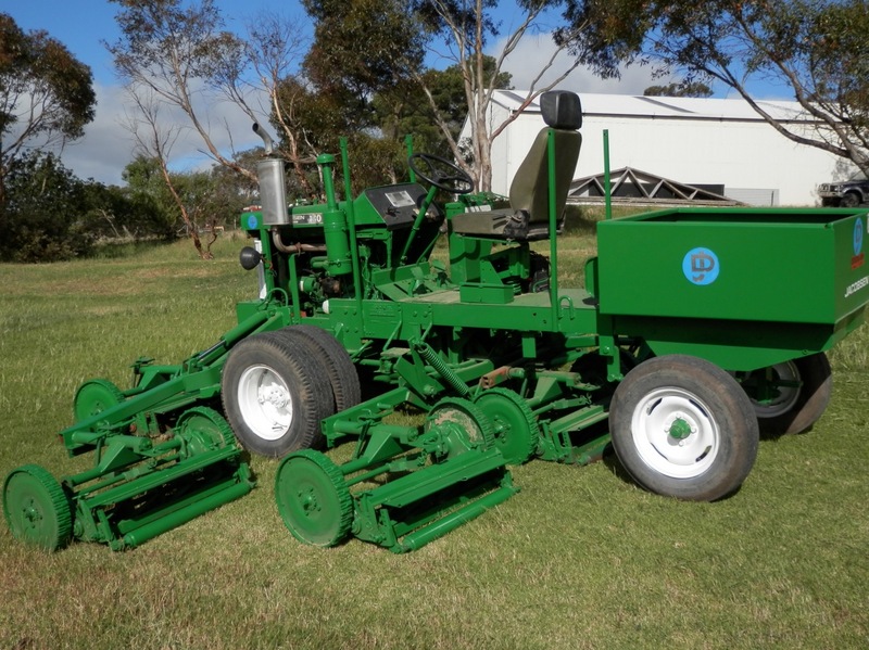 JACOBSEN MOWING TRACTOR F-10