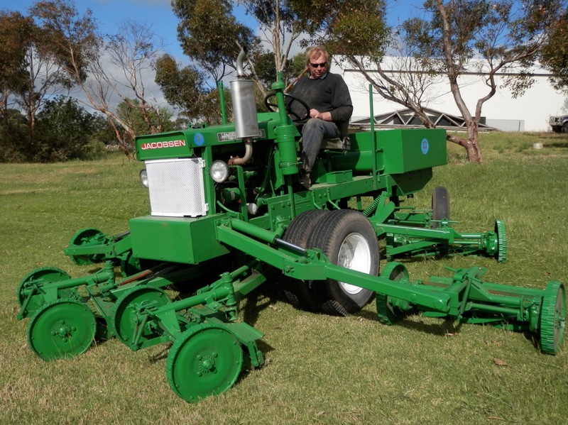 JACOBSEN MOWING TRACTOR F-10