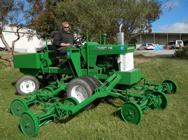JACOBSEN MOWING TRACTOR F-10