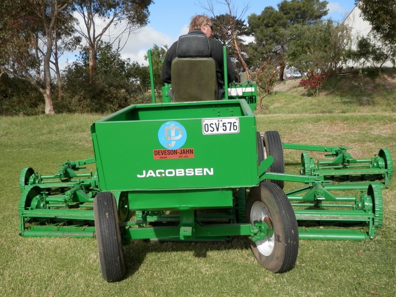 JACOBSEN MOWING TRACTOR F-10