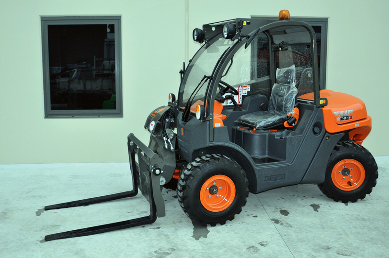 AUSA T144H TELEHANDLER