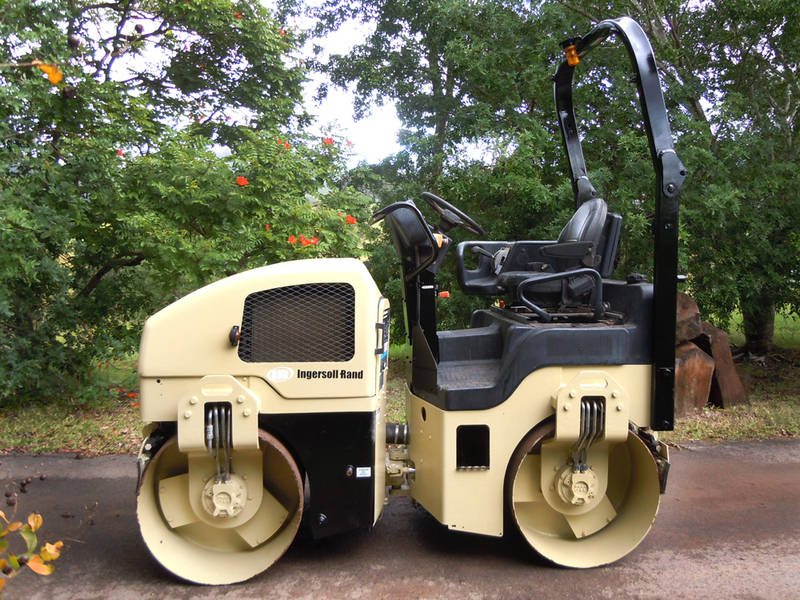 INGERSOLL RAND VIBRATING ROLLER 670-10