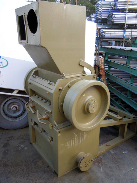 PLASTIC SHREDDING MACHINE 670-26