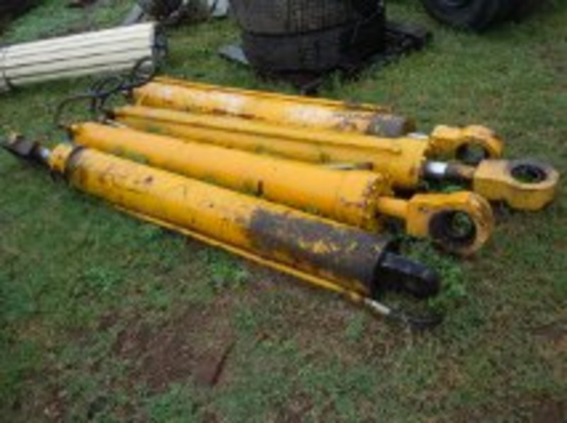 LARGE DOUBLE ACTING HYD. RAM 670-30