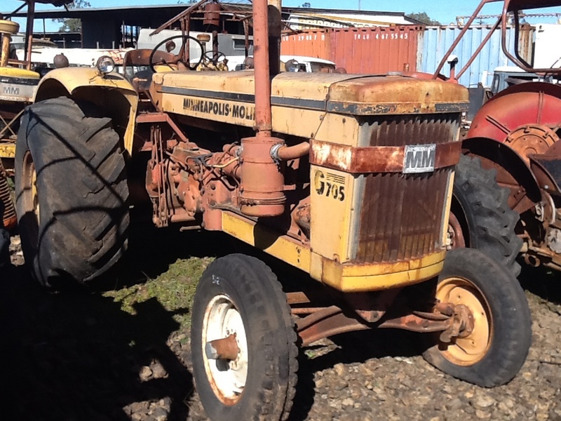 1960 MINNEAPOLIS MOLINE TRACTOR