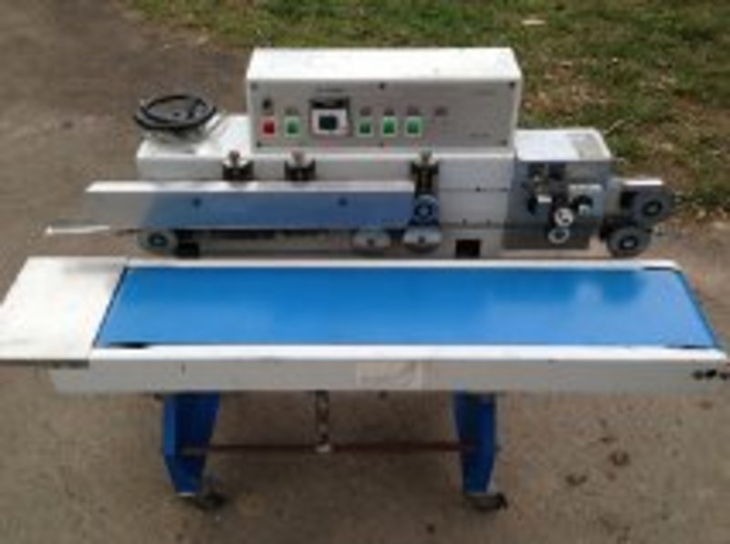 2005 HELIX CONTINUOUS PLASTIC BAG HEAT SEALER C7202P