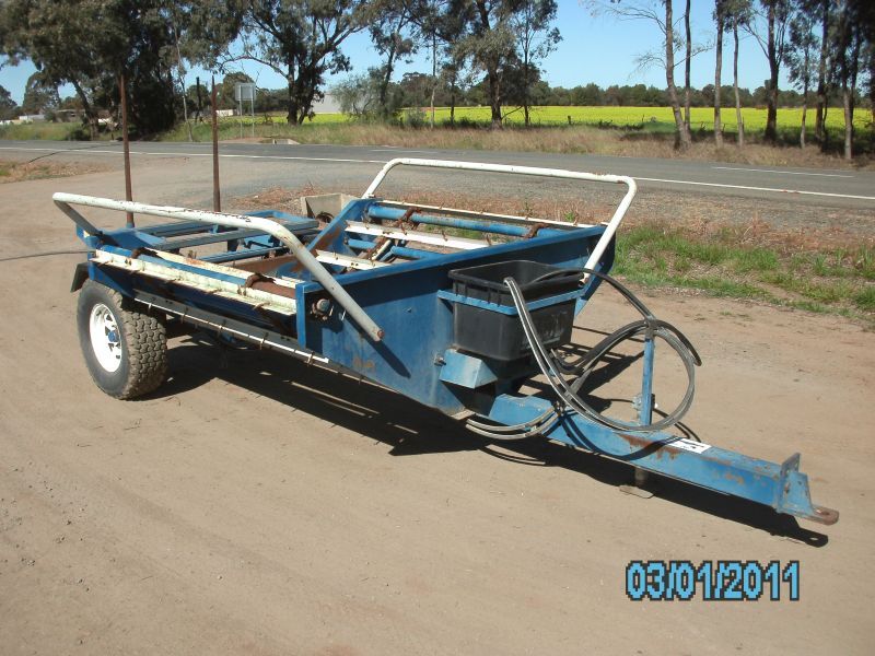 Lyco twin round bale feeder 07