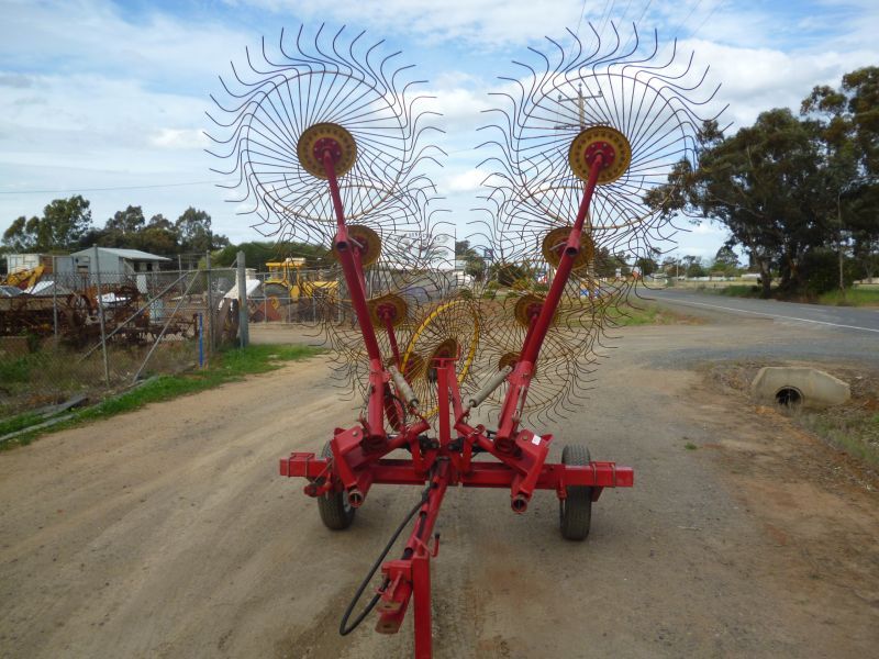 Tonutti 9 Wheel Carted Hay Rake 09