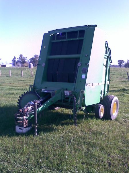 JD 435 ROUND BALER 33