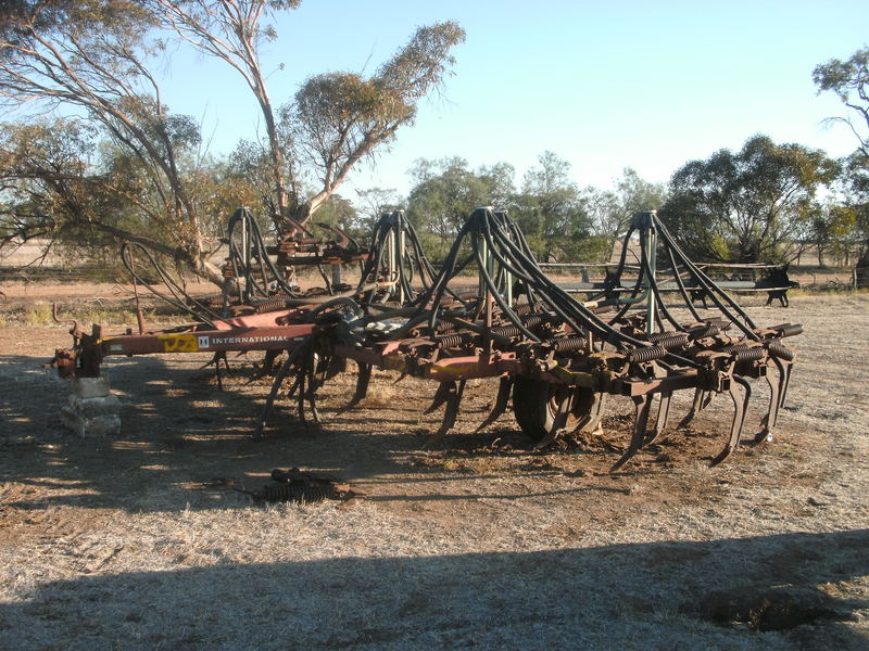 INTERNATIONAL SCARIFIER AIR SEEDER 0709