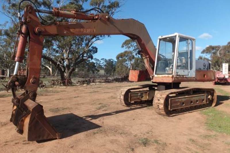 POCLAIN EXCAVATOR 02