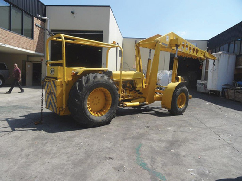 TRACTOR CRANE INTER 4070 DIESEL 001