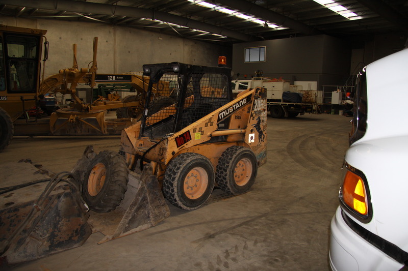 Mustang Bobcat 2050 07