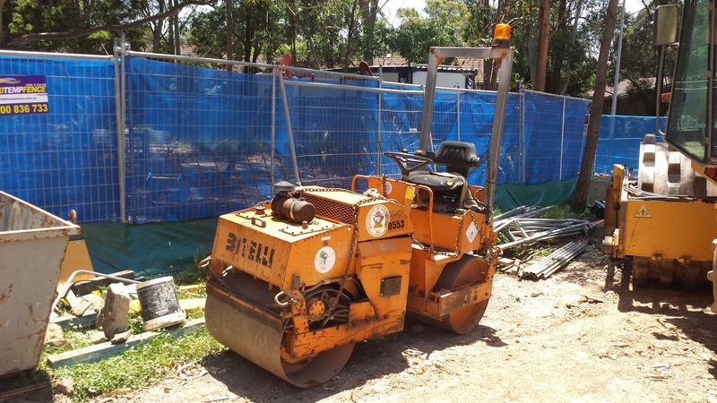 Bitelli 2 tonne smooth drum roller 09