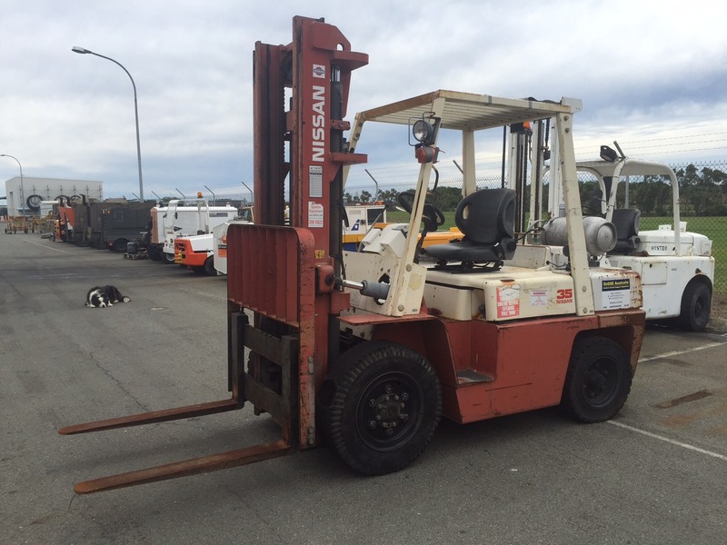 NISSAN 35 FORKLIFT