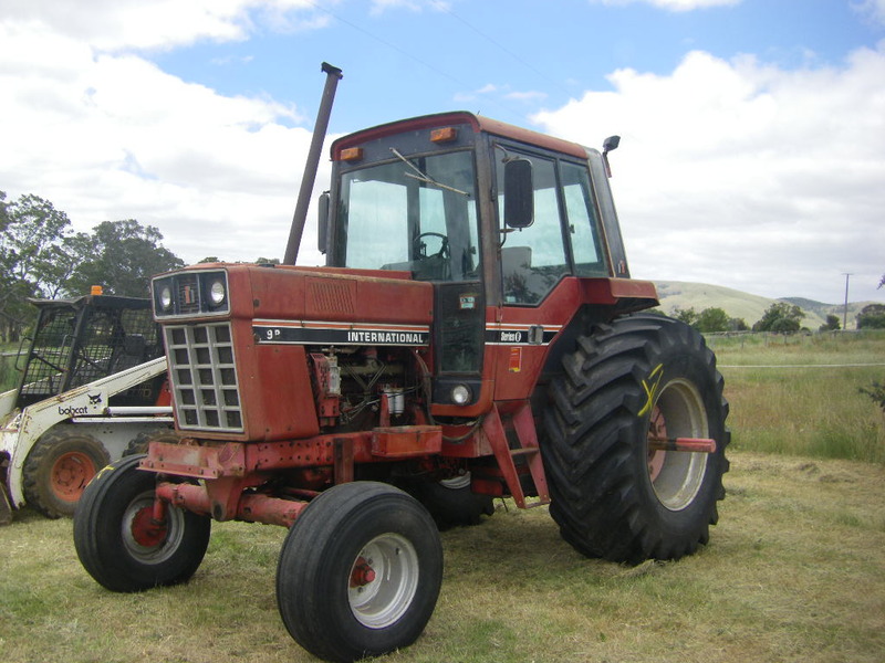 INTERNATIONAL 986 TRACTOR 7535
