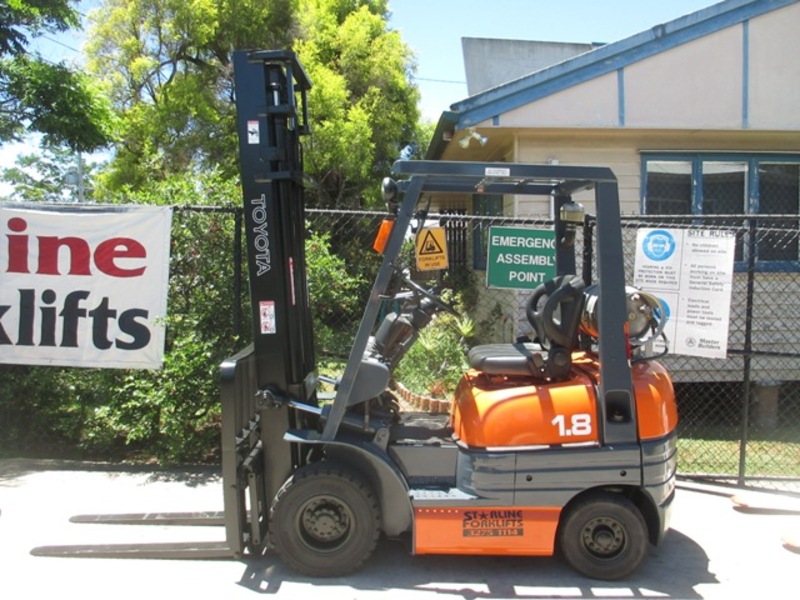 1995 TOYOTA 1.8 TON 1226