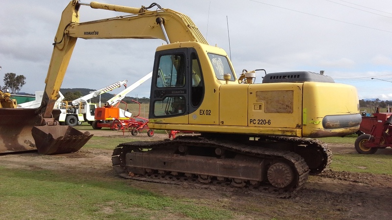KOMATSU PC220LC-V 20 TON EXCAVATOR #19339