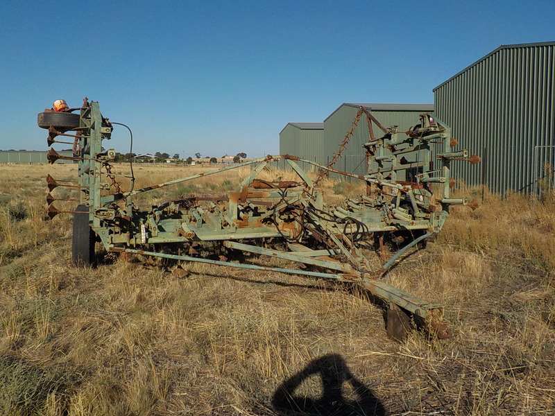 HORWOOD BAGSHAW SCARIFIER with PRICKLE CHAIN #0248