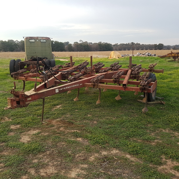 INTERNATIONAL 211 SCARIFIER #0758