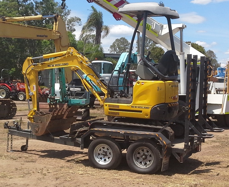 2014 NEW HOLLAND E18SR EXCAVATOR ON TRAILER #19333