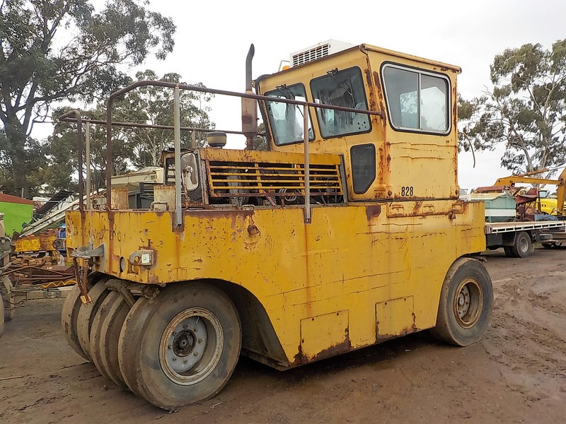 Multi Tyred Rubber Roller Self Propelled JJ48