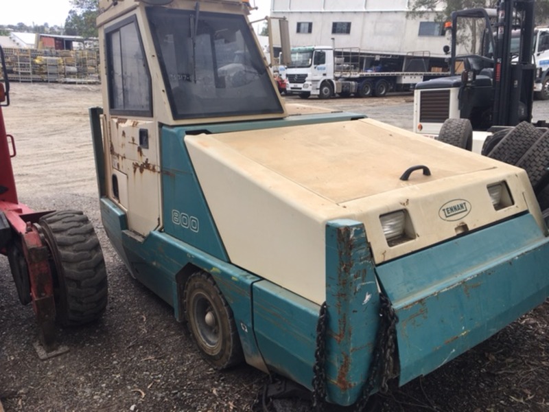 Tennant 800 Sweeper