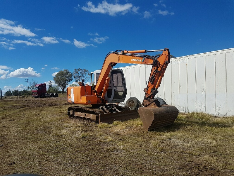 HITACHI DIGGER