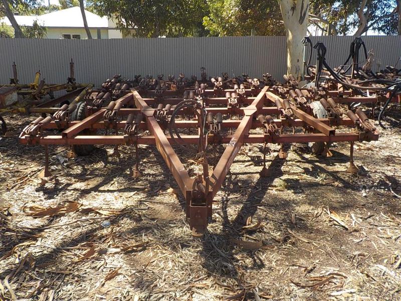 INTERNATIONNAL 25 TYNE SCARIFIER JJ00002