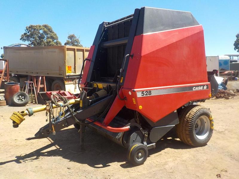 CASE ROUND HAY BALER