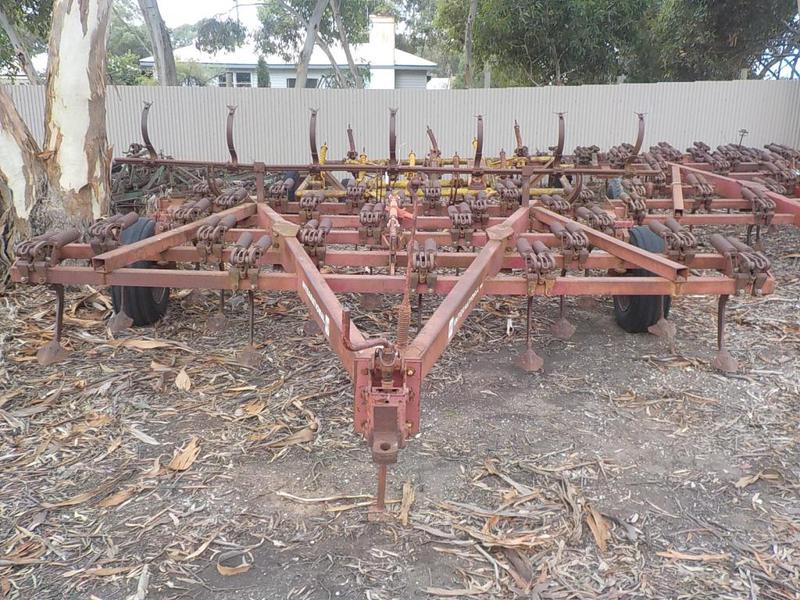 INTERNATIONAL SCARIFIER 25 TYNE 211 JJ94