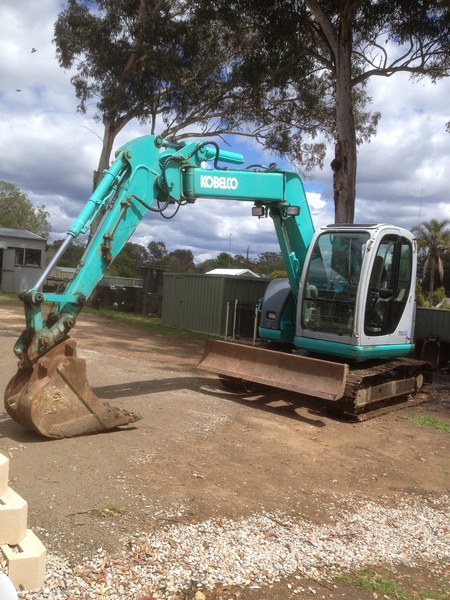 KOBELCO 7 TONNE EXCAVATOR SR70 2832