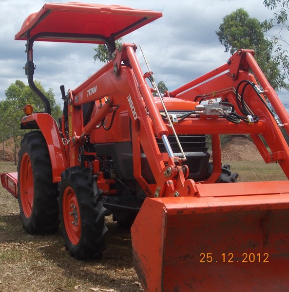 2011 KUBOTA L3400D TRACTOR