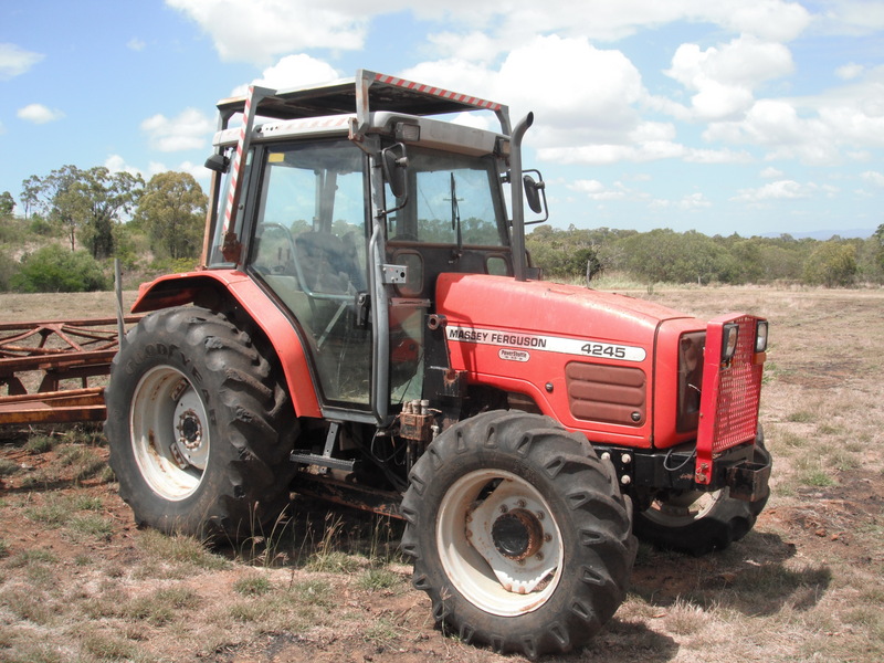 2001 MASSEY FERGUSSON 4245