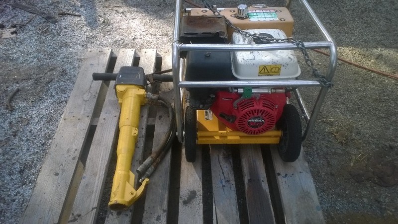 LIFTON LP8 HYDRAULIC JACKHAMMER.