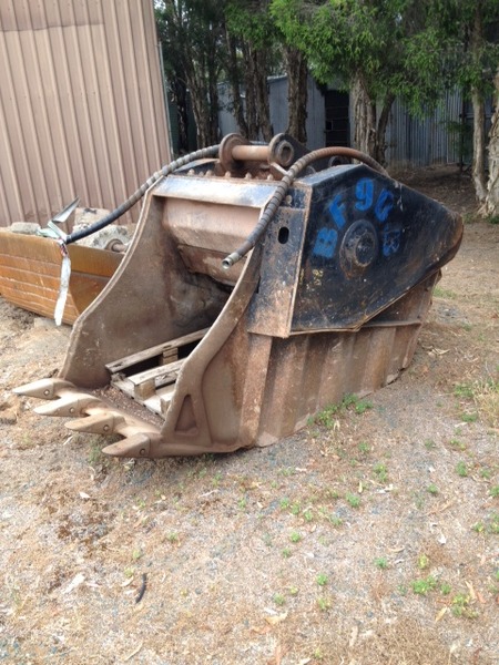BF90 CRUSHER BUCKET