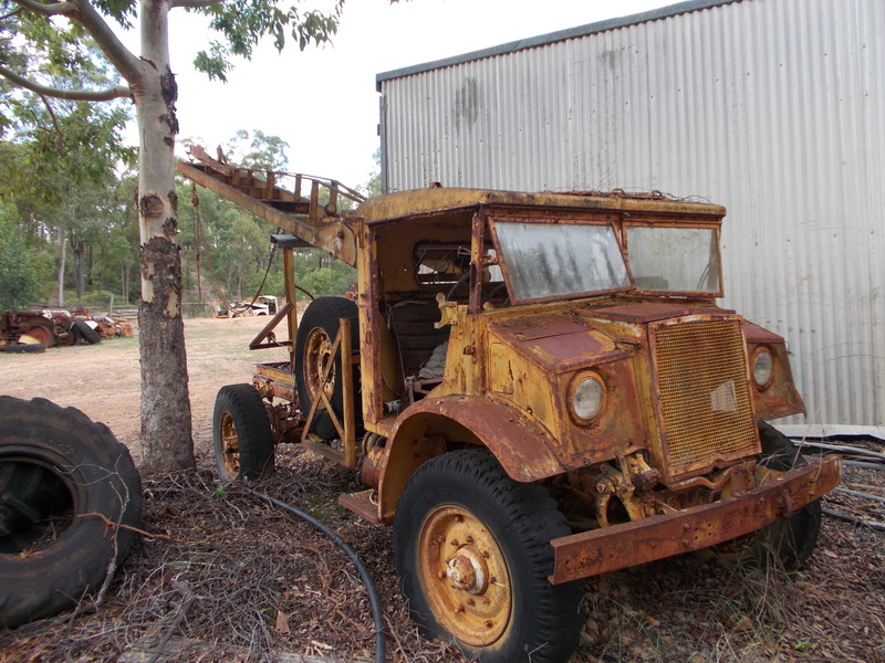 1942 FORD BLITZ 4X4 HYD CRANE