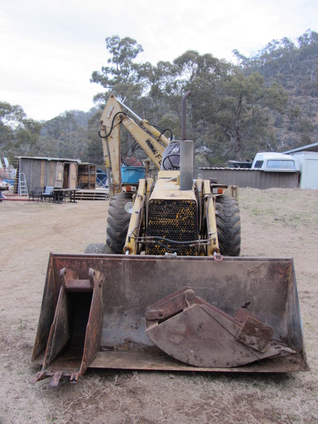 FORD 550 BACKHOE