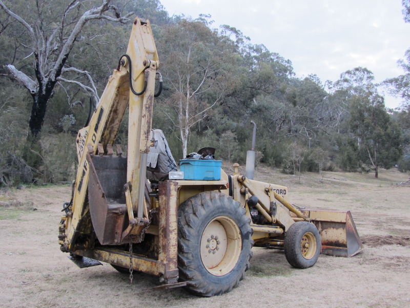 FORD 550 BACKHOE