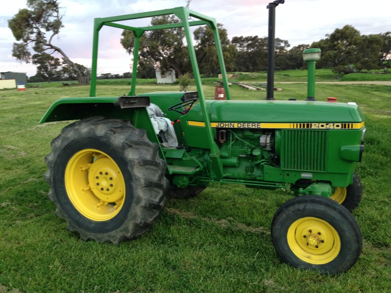 JOHN DEERE 2040
