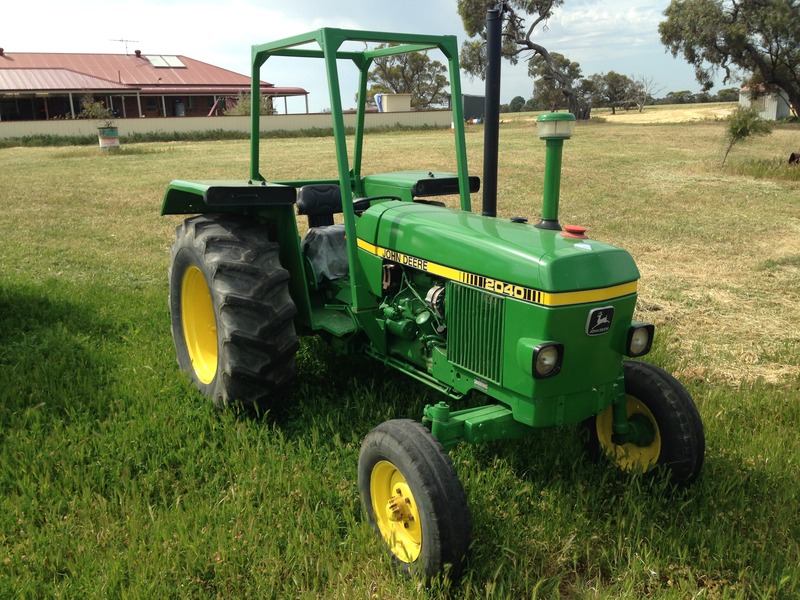 JOHN DEERE 2040