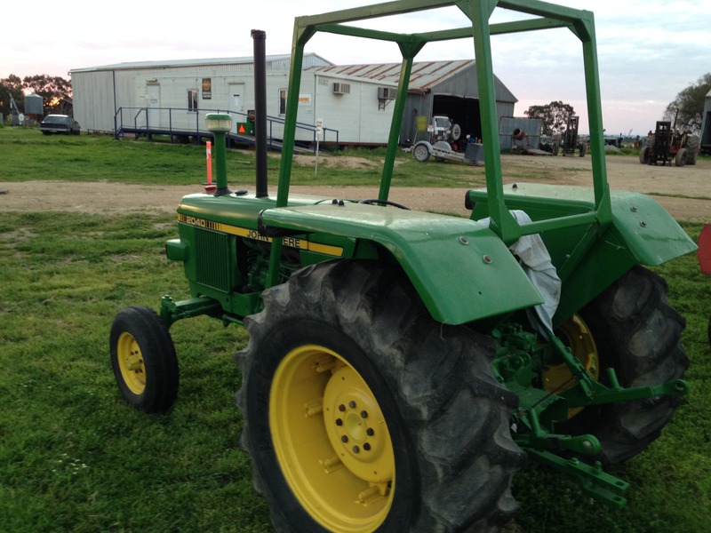JOHN DEERE 2040