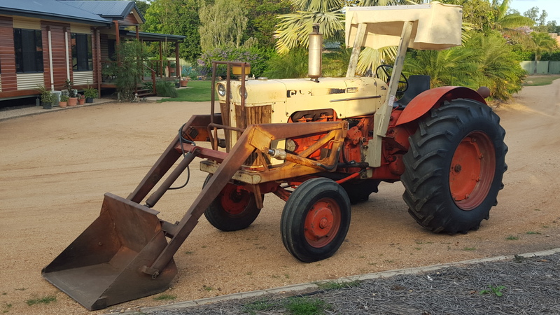 CASE 830 TRACTOR