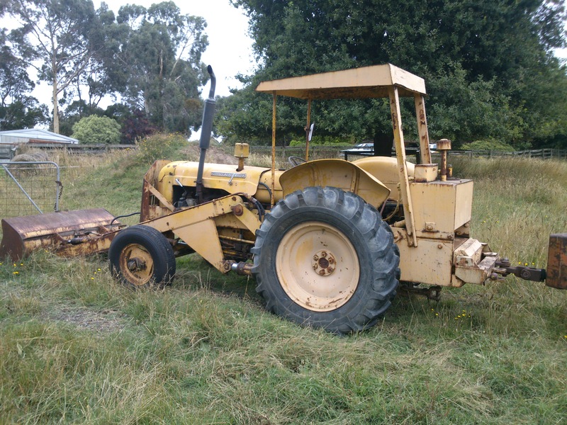 1960S FORDSON SUPER MAJOR MOORE LOADER