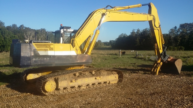 KOMATSU PC220 EXCAVATOR