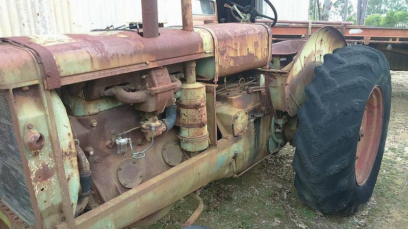 OLIVER 90 TRACTOR